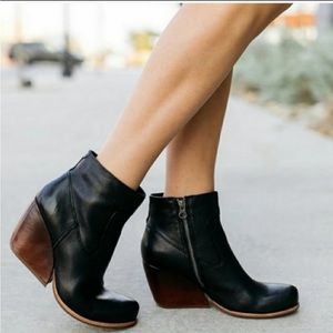 KorkEase Michelle ankle boots black.